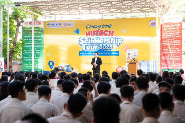 [Video] HUTECH trao 11 suất học bổng 25% học phí toàn khóa cho học sinh Trường THCS-THPT Hoa Sen tại Scholarship Tour 2025 62