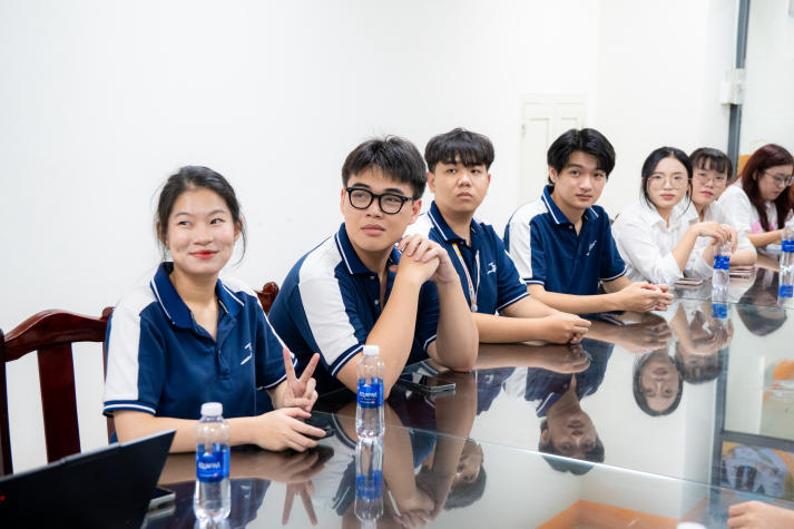 Trao giải cuộc thi “EDUVIBE - Lan tỏa tri thức trẻ”, ghi nhận nhiều nỗ lực của sinh viên Khoa Quản trị kinh doanh 32