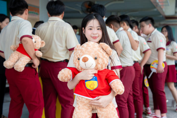 [Video] HUTECH Scholarship Tour 2026 tiếp sức học sinh THCS-THPT Hoa Sen (cơ sở 1) với 18 suất học bổng giá trị 46