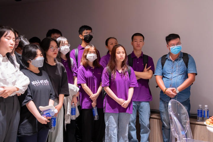 Sinh viên ngành Thiết kế nội thất tìm hiểu giải pháp chiếu sáng tại Công ty TNHH Công nghệ Long Khang 37