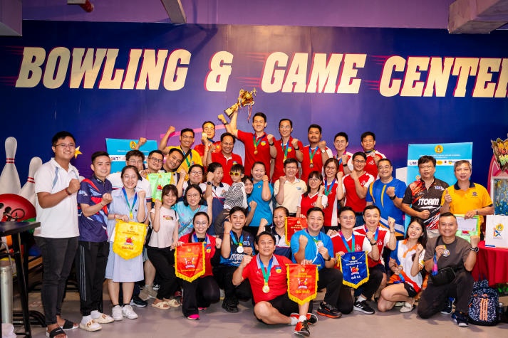 HUTECH giành cúp vô địch Giải Bowling khối thi đua số 4 năm học 2023-2024 84