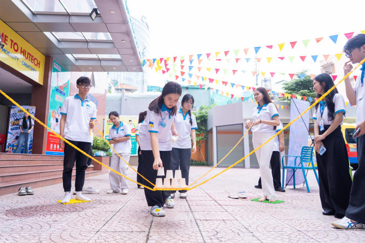 [Video] Lễ kết nghĩa Dược Khoa 2026: Chuyện học, chuyện nghề nối nhịp các thế hệ dược sĩ tương lai 118