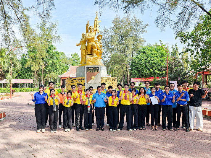 Tuổi trẻ Khoa Quản trị Du lịch - Nhà hàng - Khách sạn mang xuân đến vùng đất nghĩa tình 119