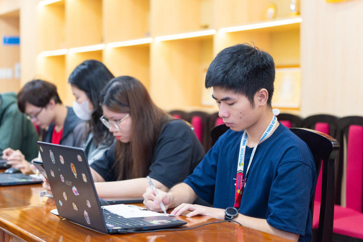 Gần 90 sinh viên Khoa Công nghệ thông tin tranh tài tại vòng Chung kết "IQ Toán học 2025" 35