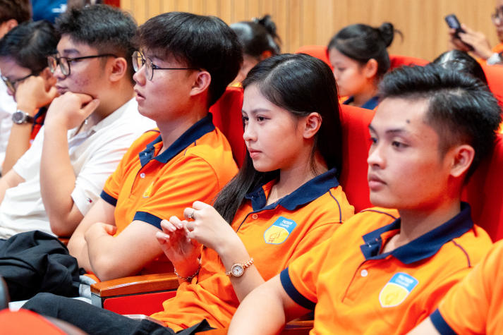 Sinh viên Khoa Quản trị kinh doanh “giải mã” thị trường lao động cùng các chuyên gia hàng đầu 93