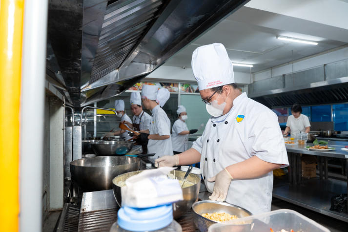 [Hướng nghiệp 2026] Quản trị nhà hàng và dịch vụ ăn uống tiếp tục “lên ngôi” khi du lịch & ẩm thực phát triển mạnh 84