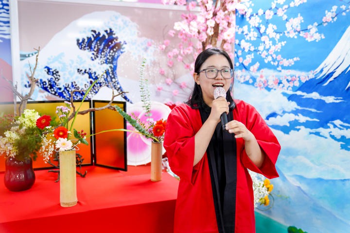 Sinh viên Khoa Nhật Bản học HUTECH trải nghiệm nghệ thuật cắm hoa truyền thống Ikebana qua Workshop 115