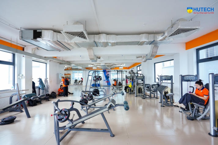 Sinh viên HUTECH thoả sức rèn luyện thể chất tại hệ thống phòng gym đa năng, hiện đại 32