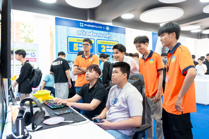 [Video] Khơi nguồn cảm hứng từ công nghệ, tân binh IT-ers HUTECH tự tin bắt đầu hành trình mới 190