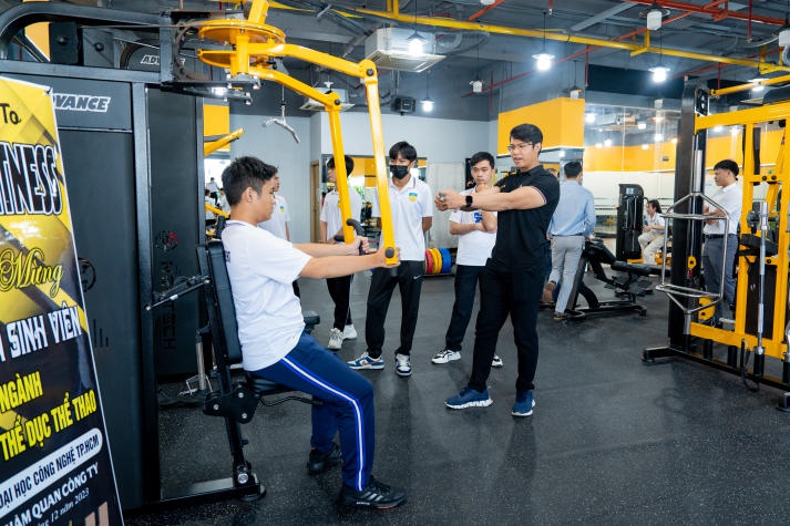 [Video] Sinh viên ngành Quản lý thể dục thể thao HUTECH trải nghiệm thực tế thú vị tại Công ty Flash Fitness 88