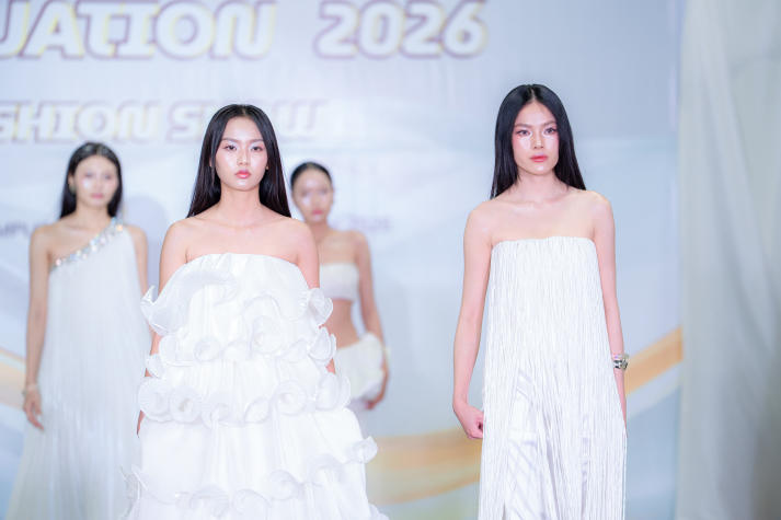 [Video] Sinh viên Thiết kế thời trang HUTECH khuấy động sàn runway với những thiết kế cá tính 35