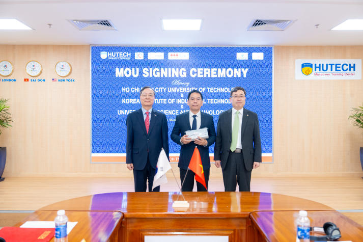 HUTECH ký kết MOU cùng Viện Công nghệ Công nghiệp Hàn Quốc (KITECH) và Đại học Khoa học Công nghệ Hàn Quốc (UST) 26