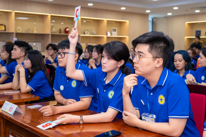 [Video] Sinh viên Khoa Thú y - Chăn nuôi toả sáng bản lĩnh nghề nghiệp tại Chung kết “Tôi là bác sĩ Thú y” 2025 51