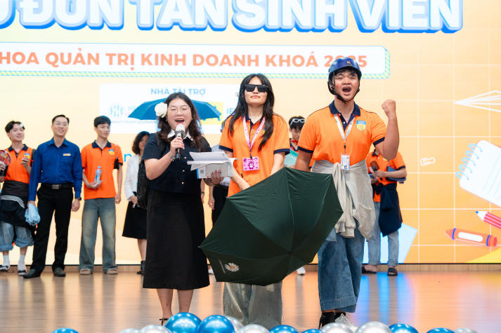 Khoa Quản trị kinh doanh chào đón tân sinh viên khoá 2025: Sẵn sàng hội nhập, vững bước tương lai 163