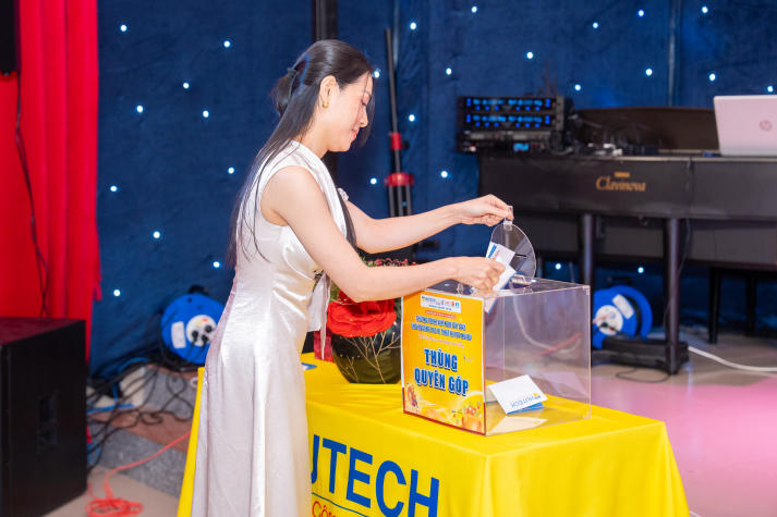 Viện Văn hóa - Nghệ thuật - Thể thao HUTECH thắp sáng tinh thần tương thân tương ái qua chương trình nghệ thuật 81