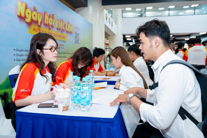 Gần 180 doanh nghiệp lớn quy tụ, loạt vị trí việc làm “hot” rộng mở tại HUTECH Job Fair 2026 30