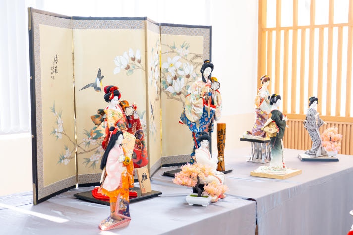 Sinh viên HUTECH thích thú chiêm ngưỡng búp bê Nhật tại Lễ hội VJIT Hina Matsuri 67