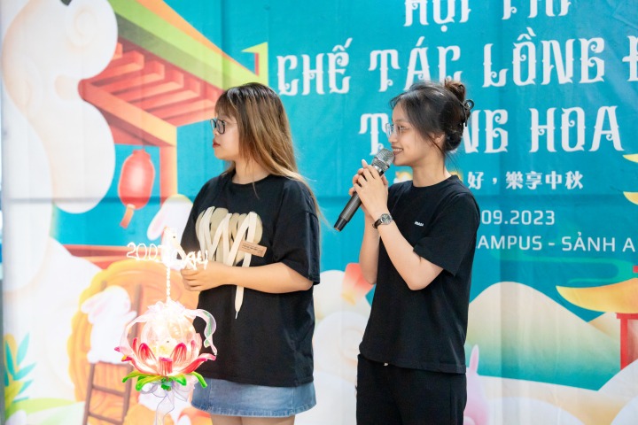 胡志明市科技大學中文系學生展示製作燈籠的技藝， 並將製作好的燈籠贈送給了祝慈孤兒院的小朋友們 110