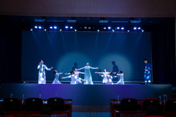 Sinh viên HUTECH thắp sáng niềm tự hào Việt qua chuỗi đồ án nghệ thuật hoành tráng 248