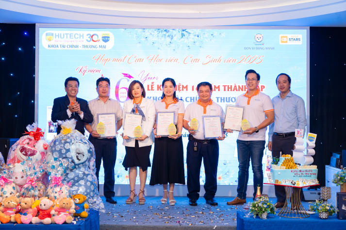 Khoa Tài chính - Thương mại kỷ niệm 16 năm thành lập với nhiều dấu ấn tự hào 68