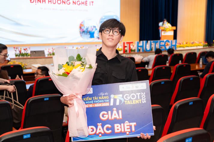 [Video] IT-ers HUTECH thắng lớn với 27 giải thưởng tại IT Got Talent 2025 50