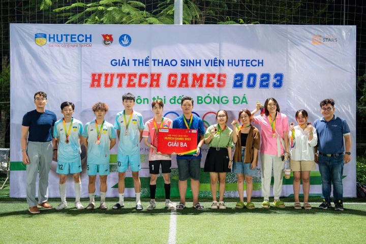 [HUTECH Games 2023] Vô địch Bóng đá nam, nữ gọi tên Viện Kỹ thuật và Khoa Tiếng Anh 75