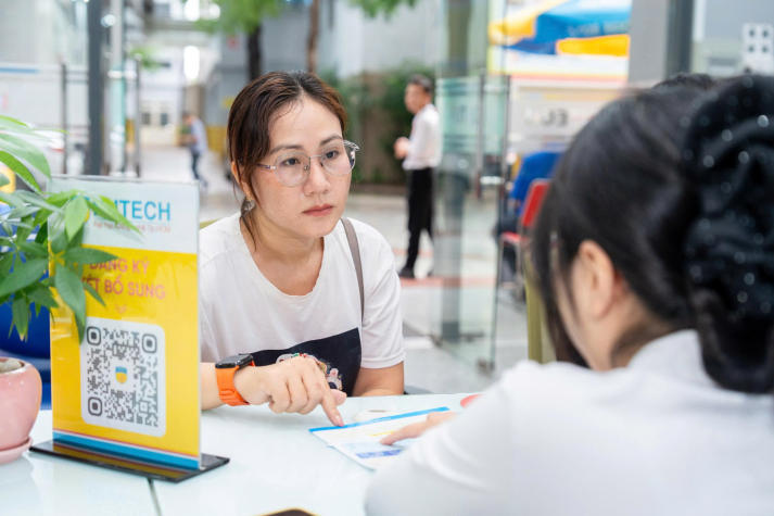 [Video] HUTECH trong mắt tân sinh viên và phụ huynh ngày nhập học 23