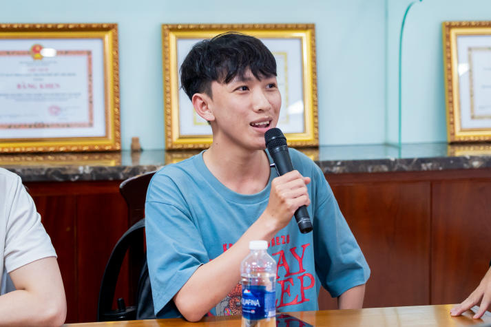 Sinh viên Khoa Quản trị kinh doanh học kỹ năng tuyển dụng cùng Công ty TNHH HR1 Vietnam Holdings trước kỳ thực tập 99