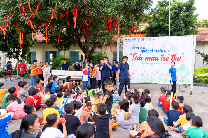 Lan tỏa yêu thương ngày 01/6, sinh viên HUTECH mang niềm vui đến trẻ em Làng Thiếu niên Thủ Đức 37