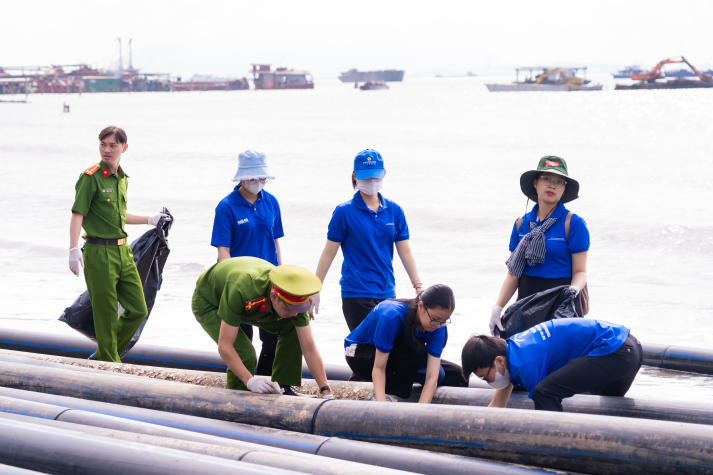 [Ảnh] Chi bộ 17 HUTECH nối dài tinh thần bảo vệ chủ quyền biển đảo tại Đồn Biên phòng Cần Thạnh (Cần Giờ) 56