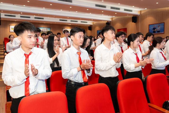 Khởi động Học kỳ doanh nghiệp 2026, sinh viên Quản trị Du lịch - Nhà hàng - Khách sạn sẵn sàng rèn nghề 53