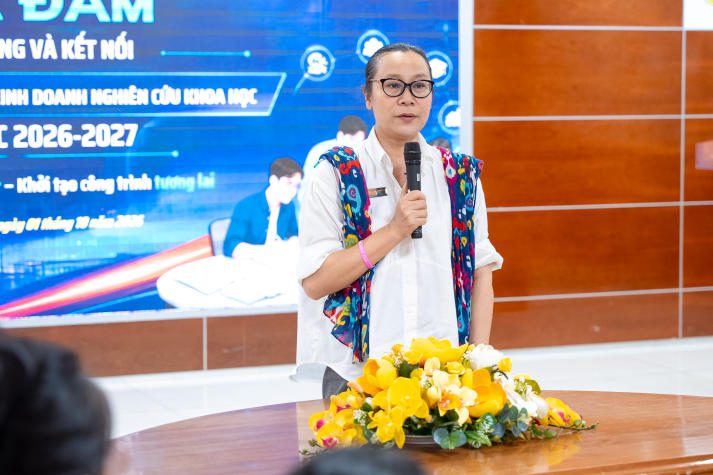 Sinh viên Quản trị kinh doanh tìm điểm khởi đầu cho công trình nghiên cứu 98