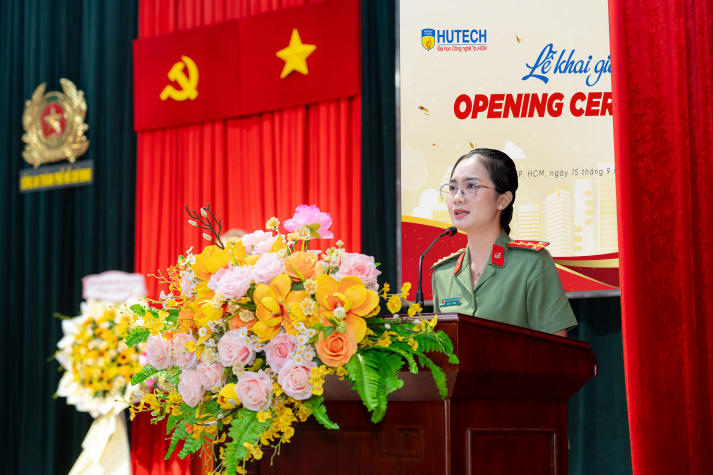 Gần 100 học viên Công an TP.HCM chính thức bước vào chương trình đại học đào tạo từ xa tại HUTECH 42