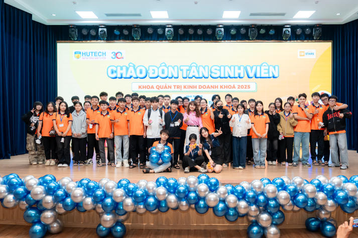 Khoa Quản trị kinh doanh chào đón tân sinh viên khoá 2025: Sẵn sàng hội nhập, vững bước tương lai 113