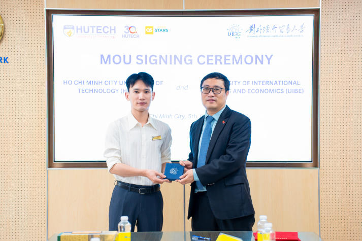 Đẩy mạnh quốc tế hóa giáo dục, HUTECH ký kết MOU với UIBE (Trung Quốc) 86
