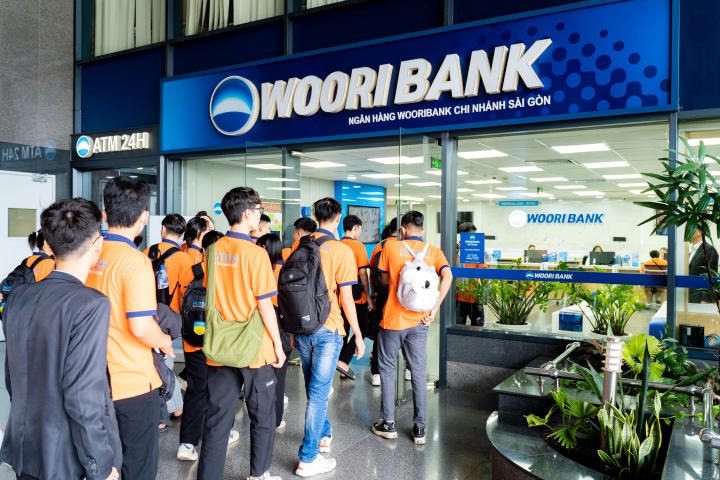 Sinh viên ngành Tài chính - Ngân hàng tham quan Woori Bank - Việt Nam 47