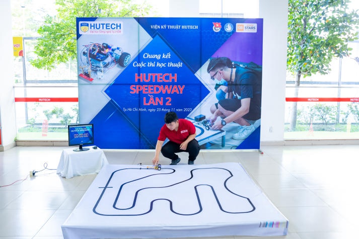 Sinh viên Viện Kỹ thuật HUTECH thể hiện tài năng chế tạo và lập trình điều khiển tại cuộc thi “HUTECH Speedway lần 2” 32