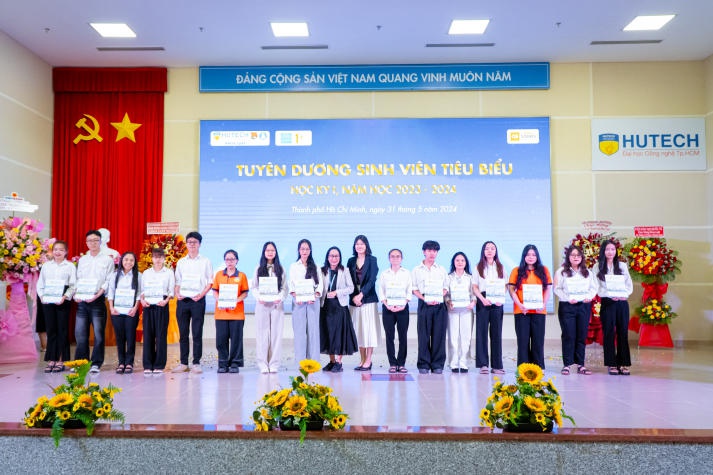 Khoa Luật HUTECH rộn ràng chào đón mốc son 10 năm thành lập 145