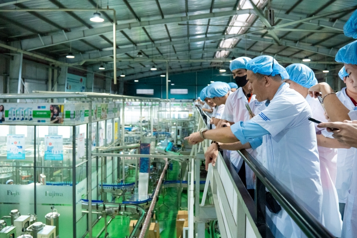 Sinh viên Viện Kỹ thuật học từ thực tiễn tự động hóa tại FUJIWA Việt Nam 41