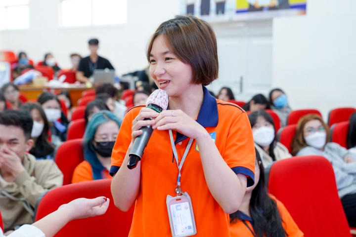 Sinh viên Khoa Hàn Quốc học tích lũy kiến thức về văn hóa doanh nghiệp Hàn Quốc và kỹ năng viết CV bằng tiếng Hàn 47