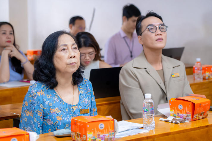 Giảng viên Khoa Tiếng Anh cập nhật xu hướng ứng dụng AI trong giáo dục ngoại ngữ 25
