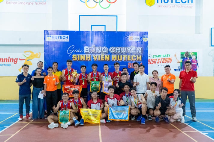 Đội “Anh Ba Báo” giành cúp vô địch Giải Bóng chuyền Sinh viên HUTECH năm 2024 128