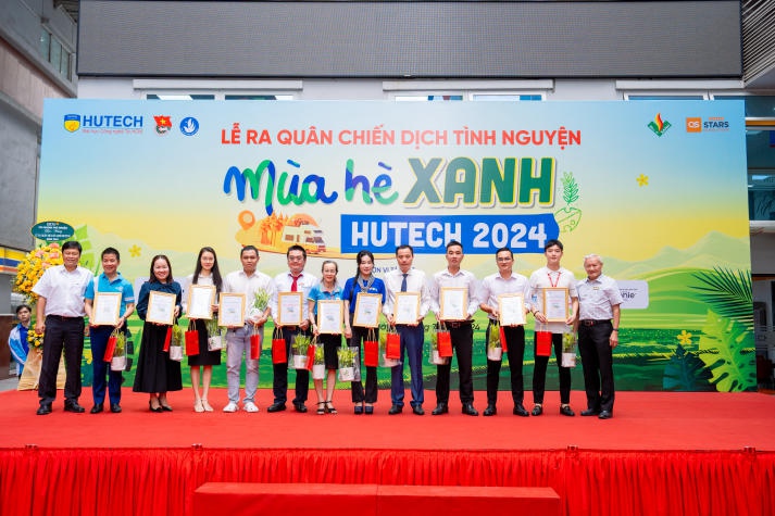 [Video] Hoa hậu Lê Hoàng Phương cùng chiến sĩ Mùa hè xanh HUTECH 2024 chính thức xuất quân 124