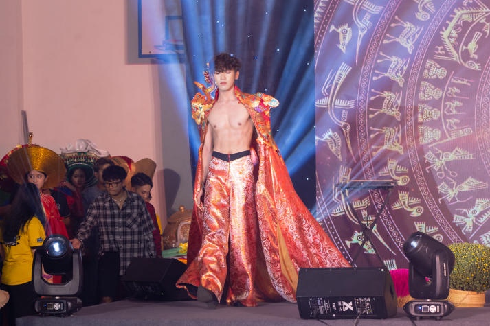 [Video] Khám phá muôn màu sắc Việt tại đêm nhạc “Xuân sẻ chia 2024” của Viện Công nghệ Việt - Nhật 135
