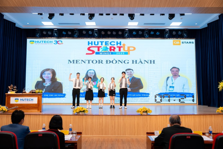 Chung kết HUTECH Startup Wings 2025: Trà sữa thảo mộc dạng viên nén TEA PIE lên ngôi Quán quân 56