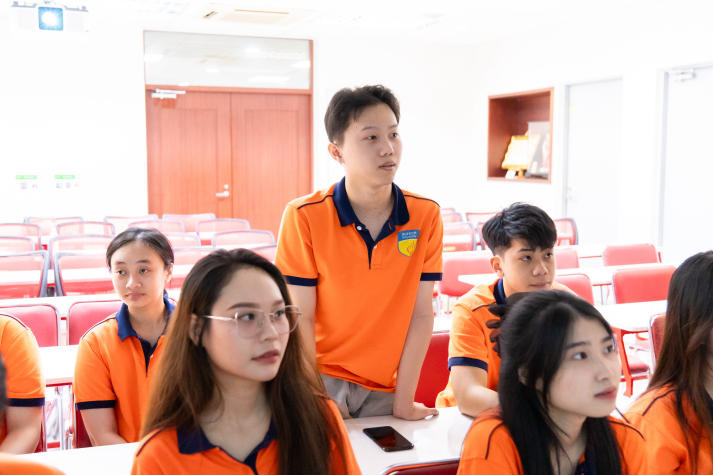 Sinh viên Công nghệ sinh học khám phá “hệ sinh thái lợi khuẩn” hiện đại tại Nhà máy Yakult Việt Nam 43