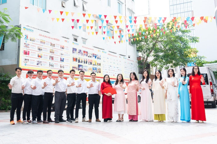 [HUTECH 30 năm] Người tình ba mươi tuổi, tự hào và bao dung 30