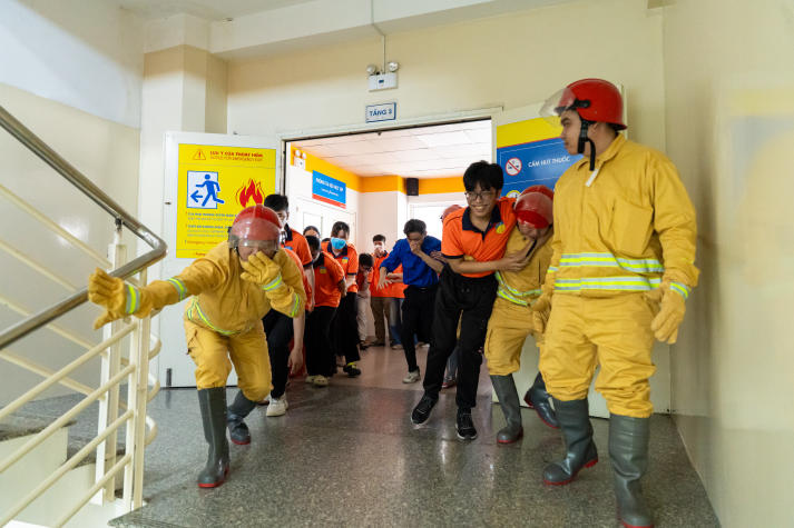 [Video] HUTECH tổ chức diễn tập PCCC & CNCH: Nâng cao năng lực ứng phó, bảo đảm an toàn học đường 88