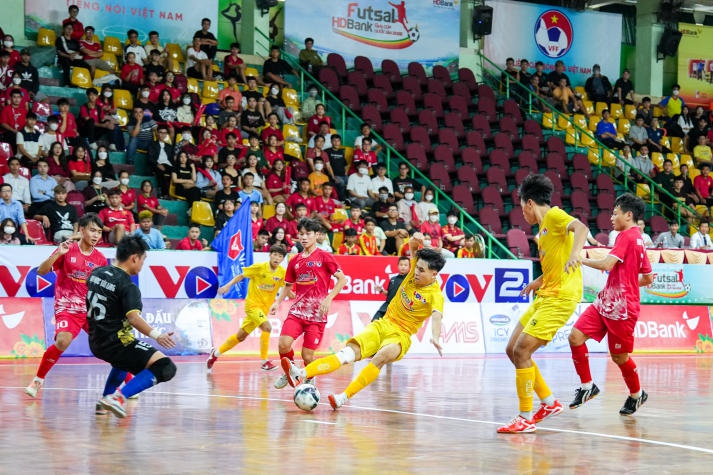Sinh viên HUTECH sẽ có cơ hội thể hiện mình trước cựu Quả bóng vàng Futsal Việt Nam vào ngày 04/3 tới 177