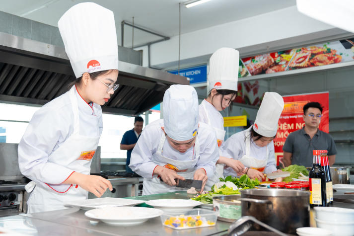 [Hướng nghiệp 2026] Quản trị nhà hàng và dịch vụ ăn uống tiếp tục “lên ngôi” khi du lịch & ẩm thực phát triển mạnh 67